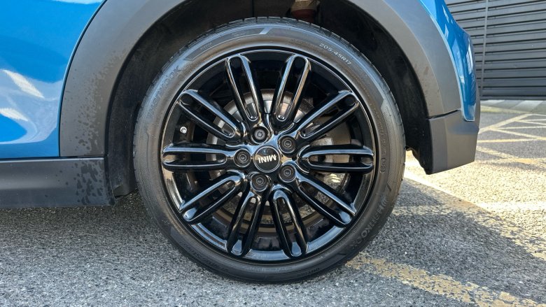 MINI Hatchback 1.5 Cooper Exclusive 3dr Auto Petrol Hatchback